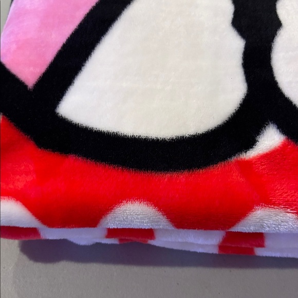 Hello Kitty Plush Blanket - Picture 8 of 9